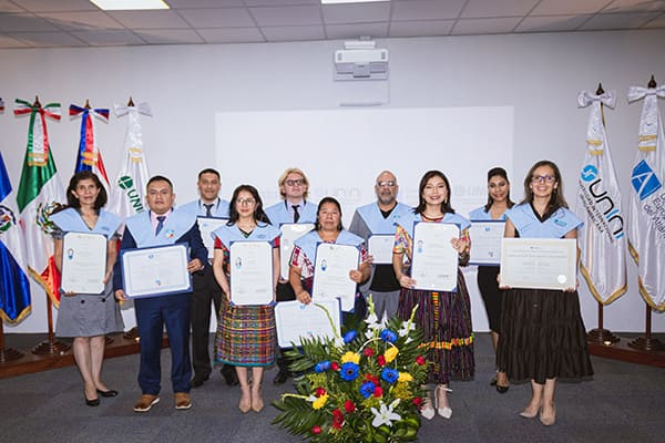 UNINI México celebra una ceremonia de entrega de títulos en Guatemala para sus becados